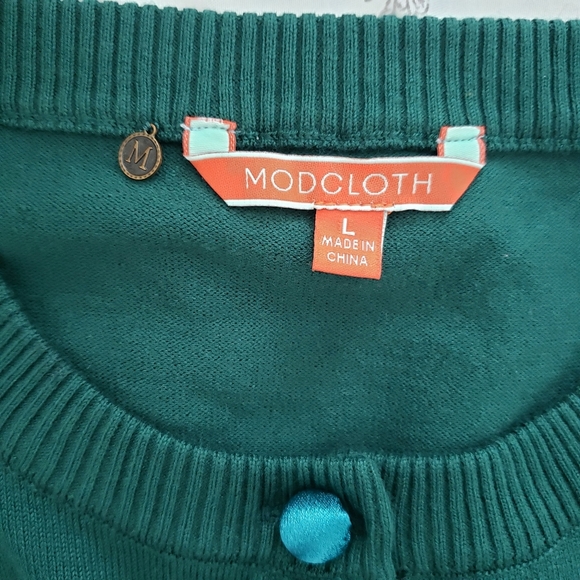 Modcloth rare green cardigan Size L diff buttons - Picture 7 of 7